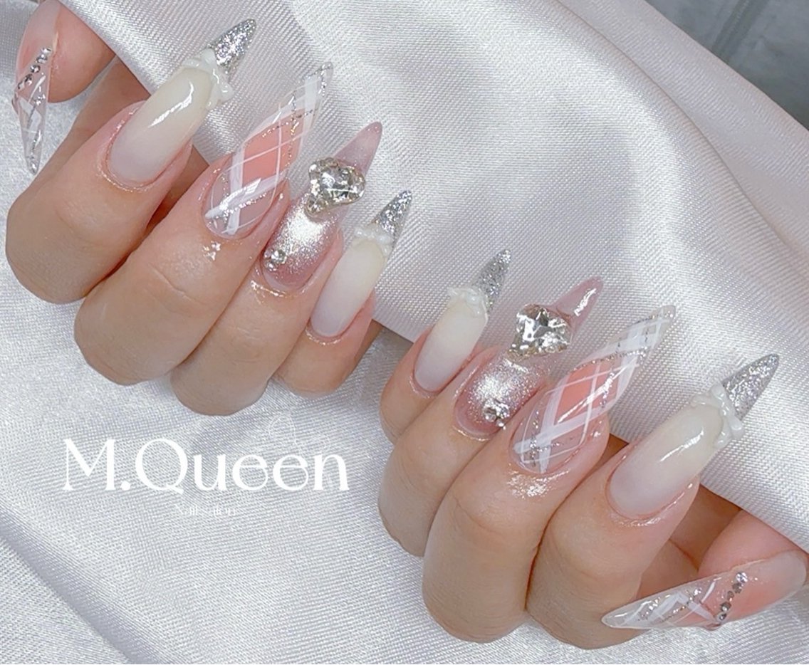 ネイル M.Queenネイル サロン天神今泉店のネイルデザイン