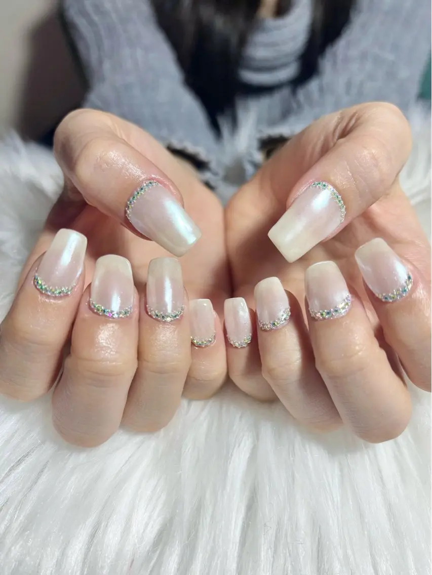 ネイル ミラーネイル ストーンネイル ホワイト ハンドネイル haac nailsのネイルデザイン
