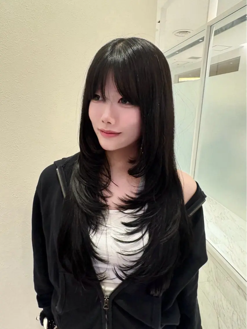 ロング 山口 來桃のヘアスタイル