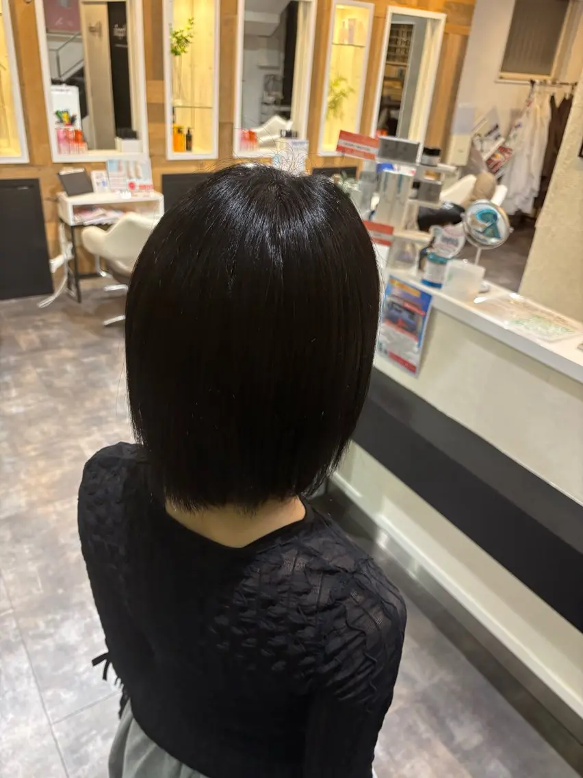 カラー 黒髪 ブルーカラー ブルーブラック ヘアカラー （ハピス） むつみのヘアスタイル