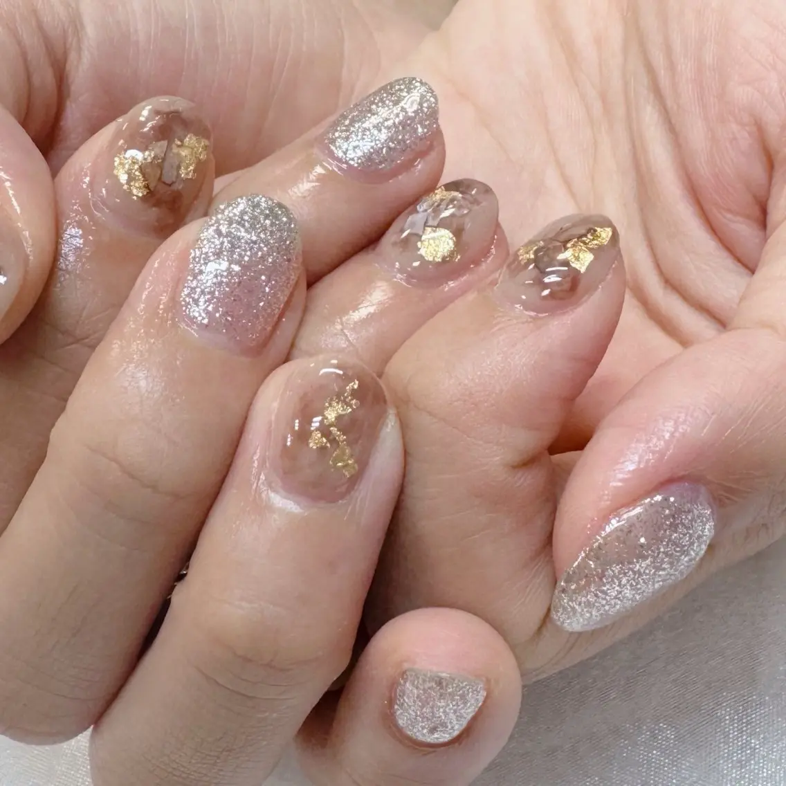ネイル ブラウン キラキラネイル ニュアンスネイル maruyasu. yのネイルデザイン
