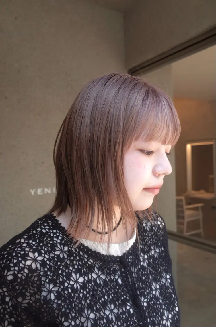 ミディアム カラー アベ コハルのヘアスタイル