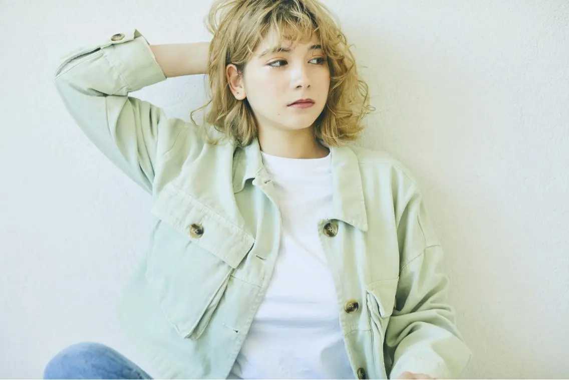 ミディアム カラー パーマ ミディアムパーマ ハイトーンカラー 外国人風カラー 小川 舜人のヘアスタイル