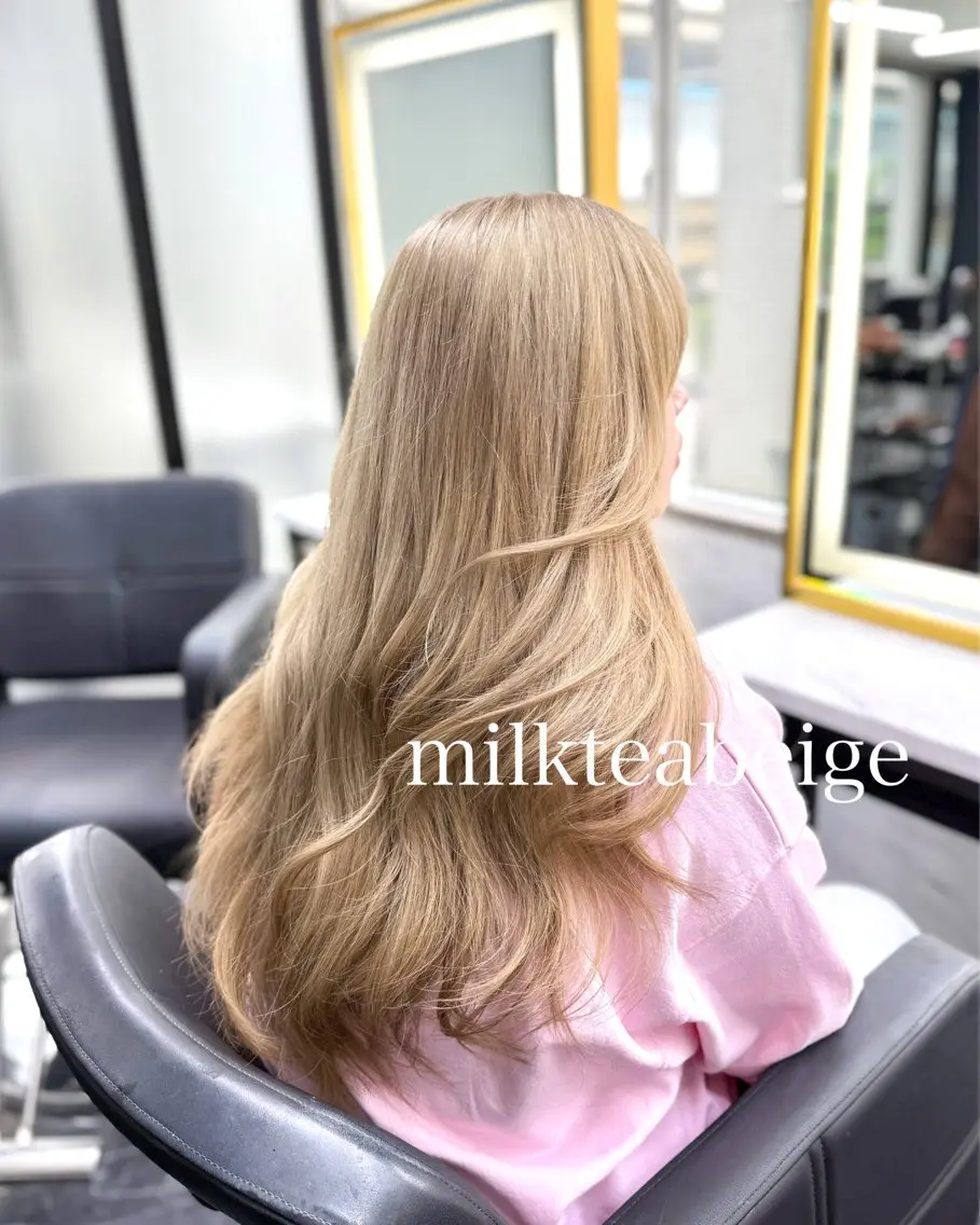 ロング カラー ベージュカラー ブリーチ 透明感カラー ミルクティーベージュ カット ヘアカラー トリートメント エクステ🩵ブリーチ 韓国ヘア🩵KAEのヘアスタイル