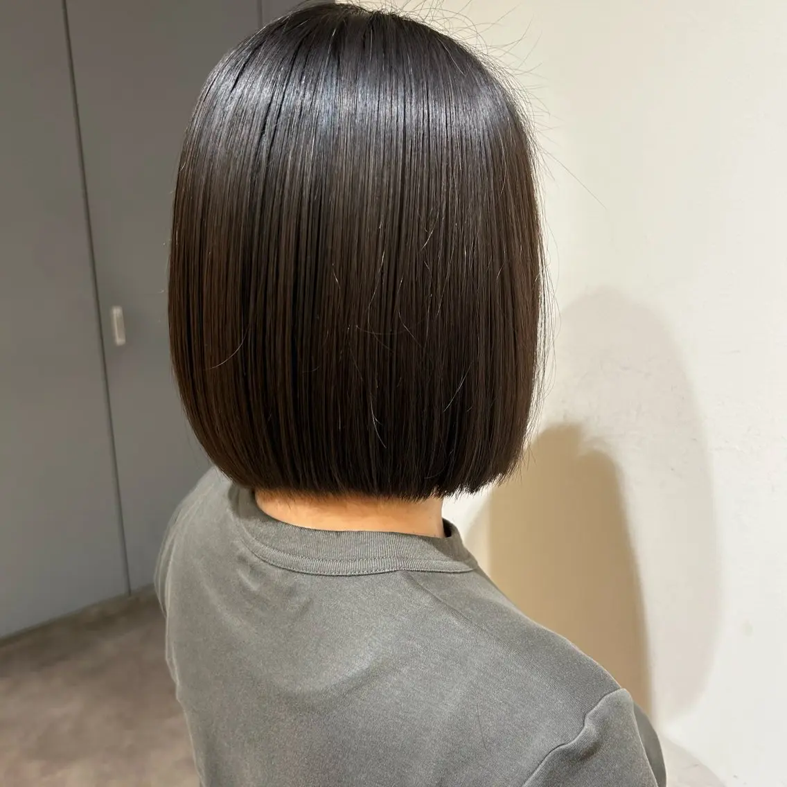 カット+艶髪ストレートの写真