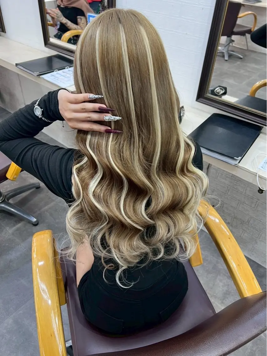 セミロング ヘアカラー エクステ ⭐️U-topia ⭐️和泉田　りさ⭐️のヘアスタイル