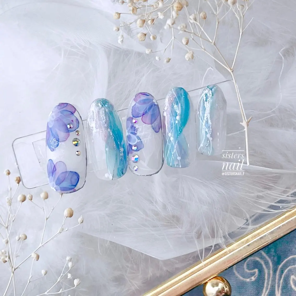 ネイル アートネイル ブルー フラワーネイル 氷ネイル・うるうるネイル キラキラネイル sisters nail.fのネイルデザイン