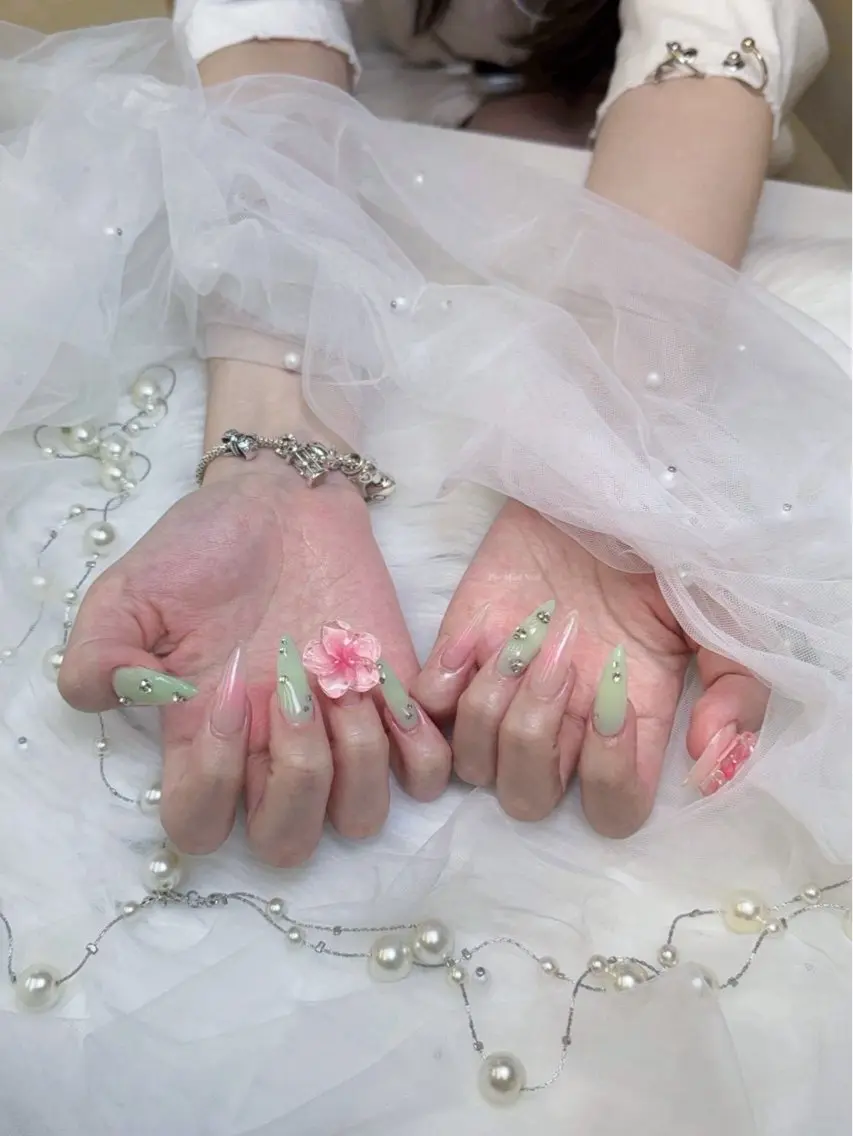 ネイル ハンドネイル HANA 長さだしのネイルデザイン