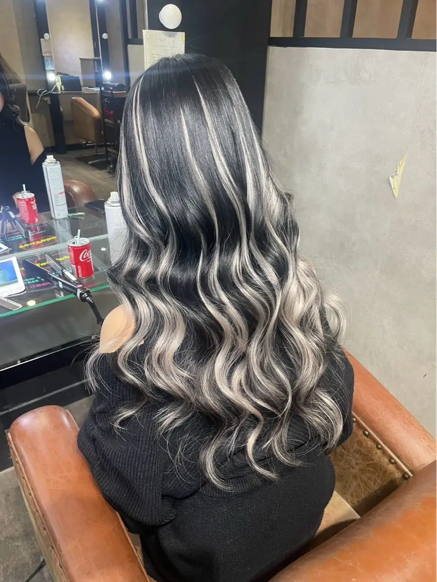 ロング カラー ハイライトカラー ハイライト 近藤 慧依のヘアスタイル