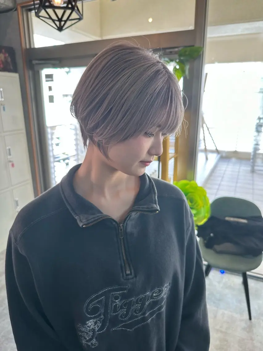 ショート 切りっぱなしボブ ショートボブ ハンサムショート 丸みショート ボブ ヘアカラー モテ髪/ボブ/ショー ト/アダチフウトのヘアスタイル