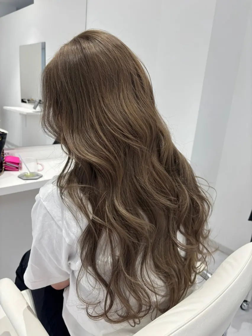 ロング カラー veil あおいのヘアスタイル