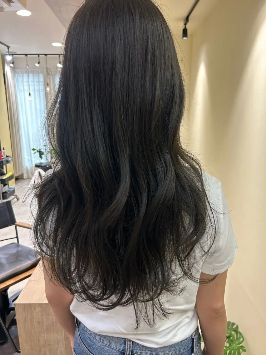 ロング カラー アッシュ 透明感カラー オリーブアッシュ hubhair レイヤー/透明感のヘアスタイル