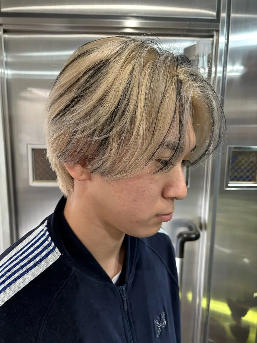 ショート カラー 東 奎吾のヘアスタイル