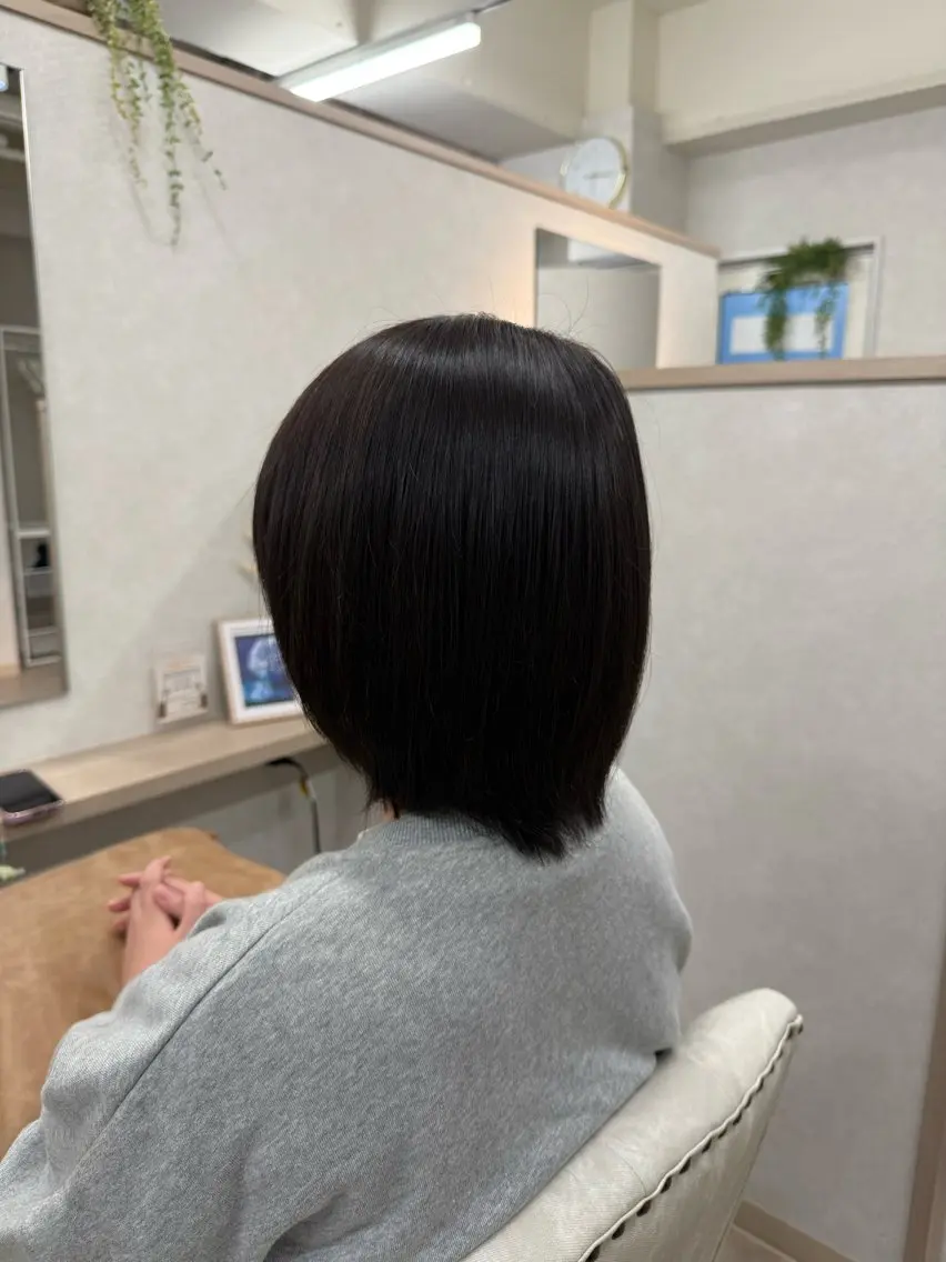 カラー 炭屋 波音のヘアスタイル