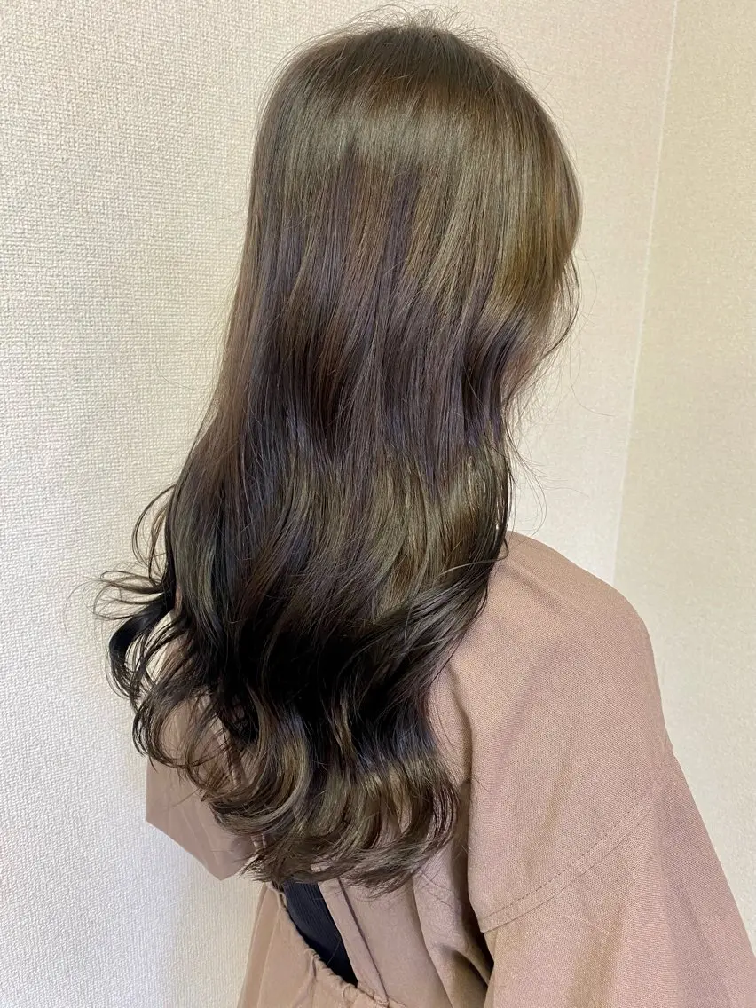 ロング カット ヘアカラー 原 朱莉のヘアスタイル