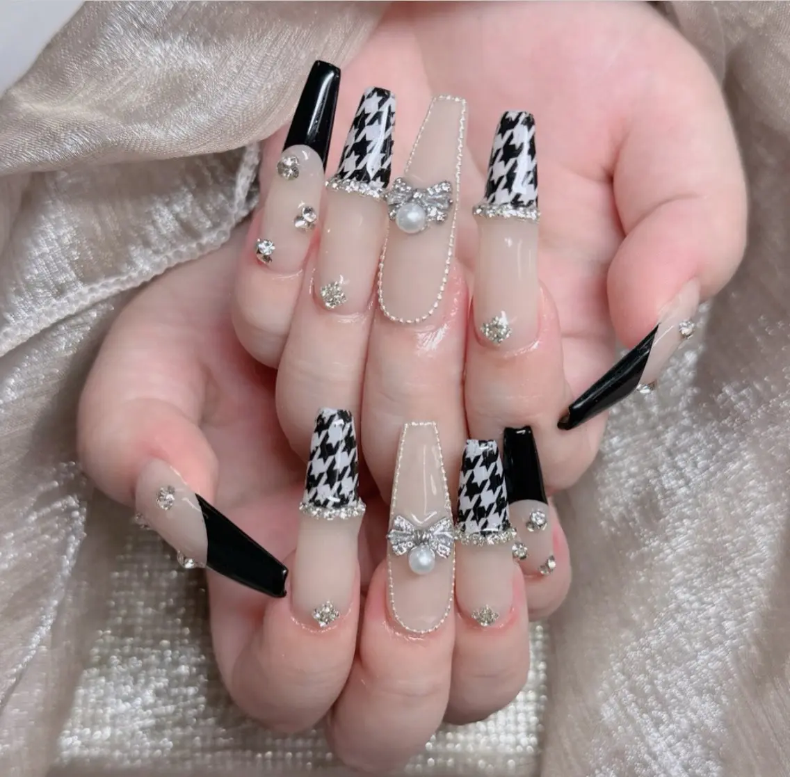 ネイル フレンチネイル ジェルネイル ガラスフレンチ ハロウィン 韓国ネイル H.baby Nail Salonのネイルデザイン