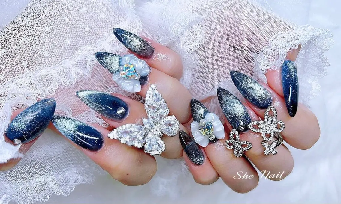ネイル チークネイル 長さ出し フレンチネイル ガラスフレンチ キラキラネイル ISA_ BELLAのネイルデザイン