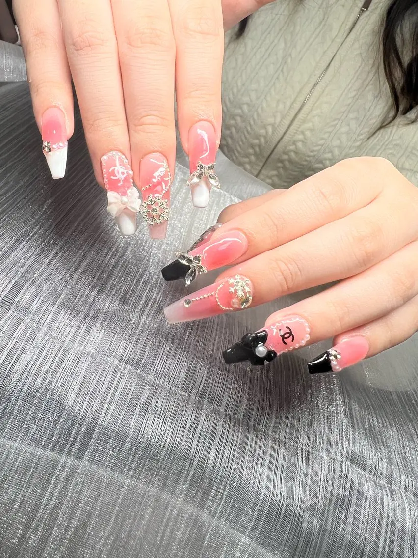 ネイル オーロラネイル チークネイル 長さ出し フットネイル フレンチネイル ハンドネイル Lee Nailsのネイルデザイン