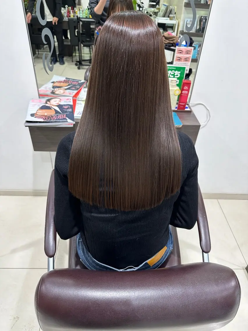 ロング 月曜日空きあり‼️ 艶々カラー🩷のヘアスタイル