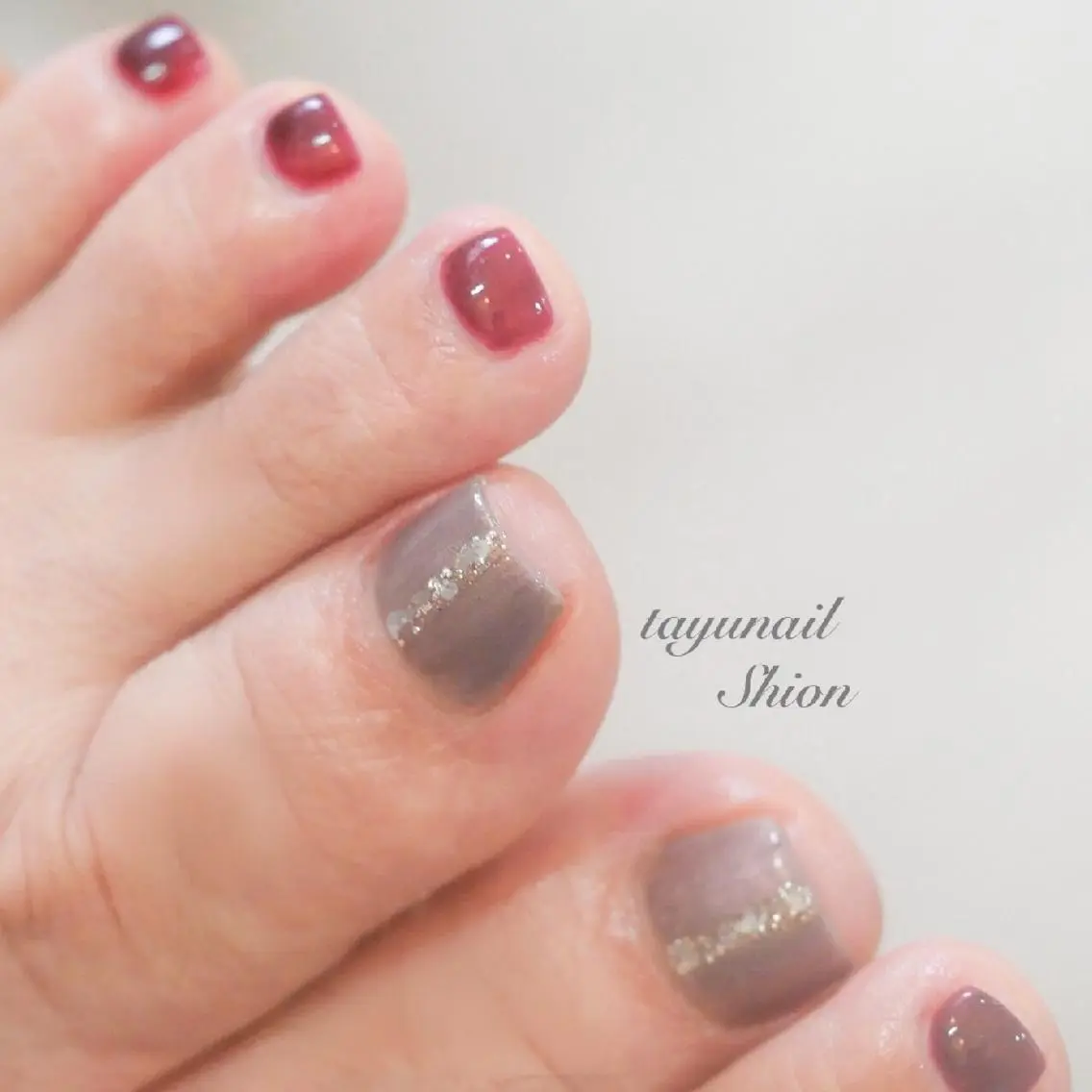 ネイル アートネイル ブルー フットネイル ジェルネイル キラキラネイル ネイルサロン 【たゆnail】のネイルデザイン