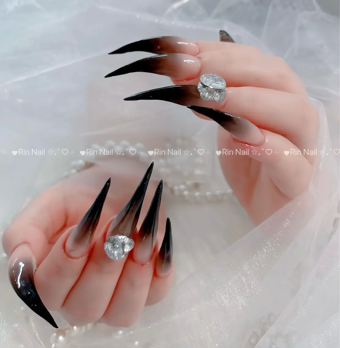 ネイル ブルー フラッシュネイル フラワーネイル ホログラムネイル キラキラネイル ハンドネイル Rin Nail 新大久保店のネイルデザイン