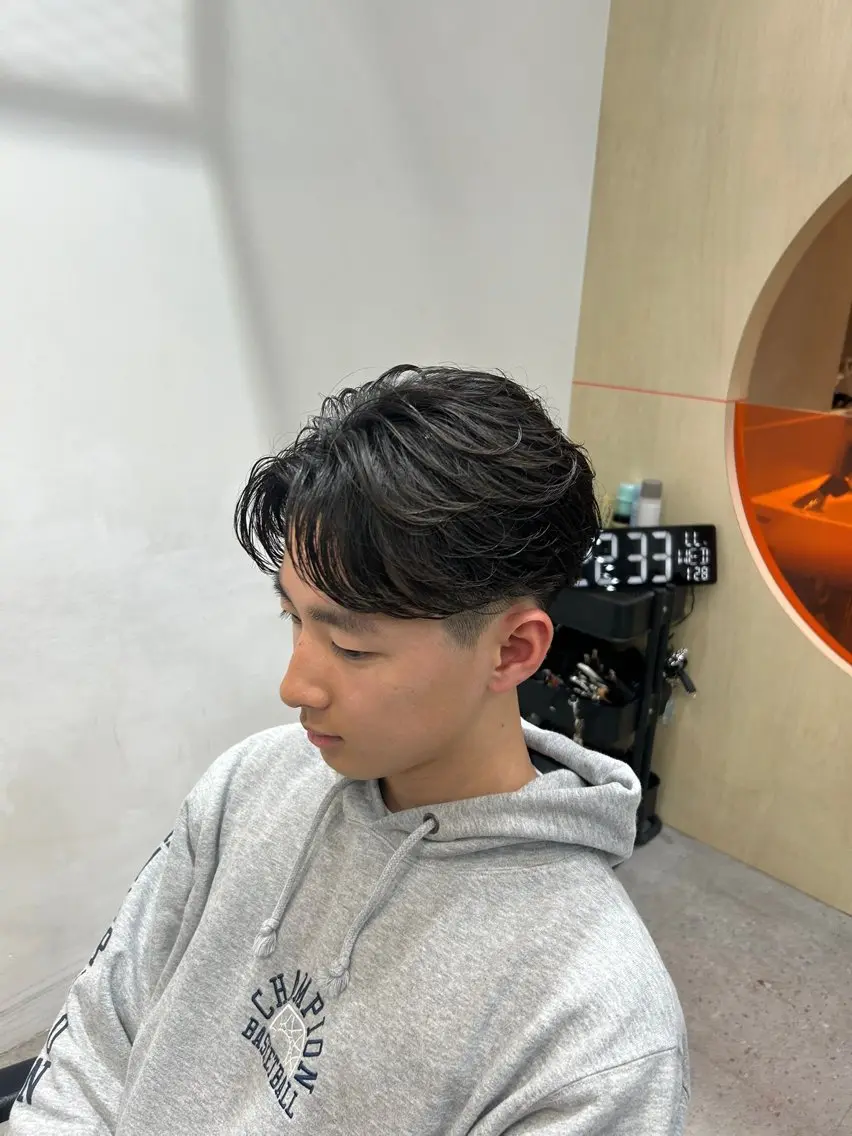 パーマ メンズ カット パーマ パーマカラー支持⭕️ 春山凜乃介のヘアスタイル