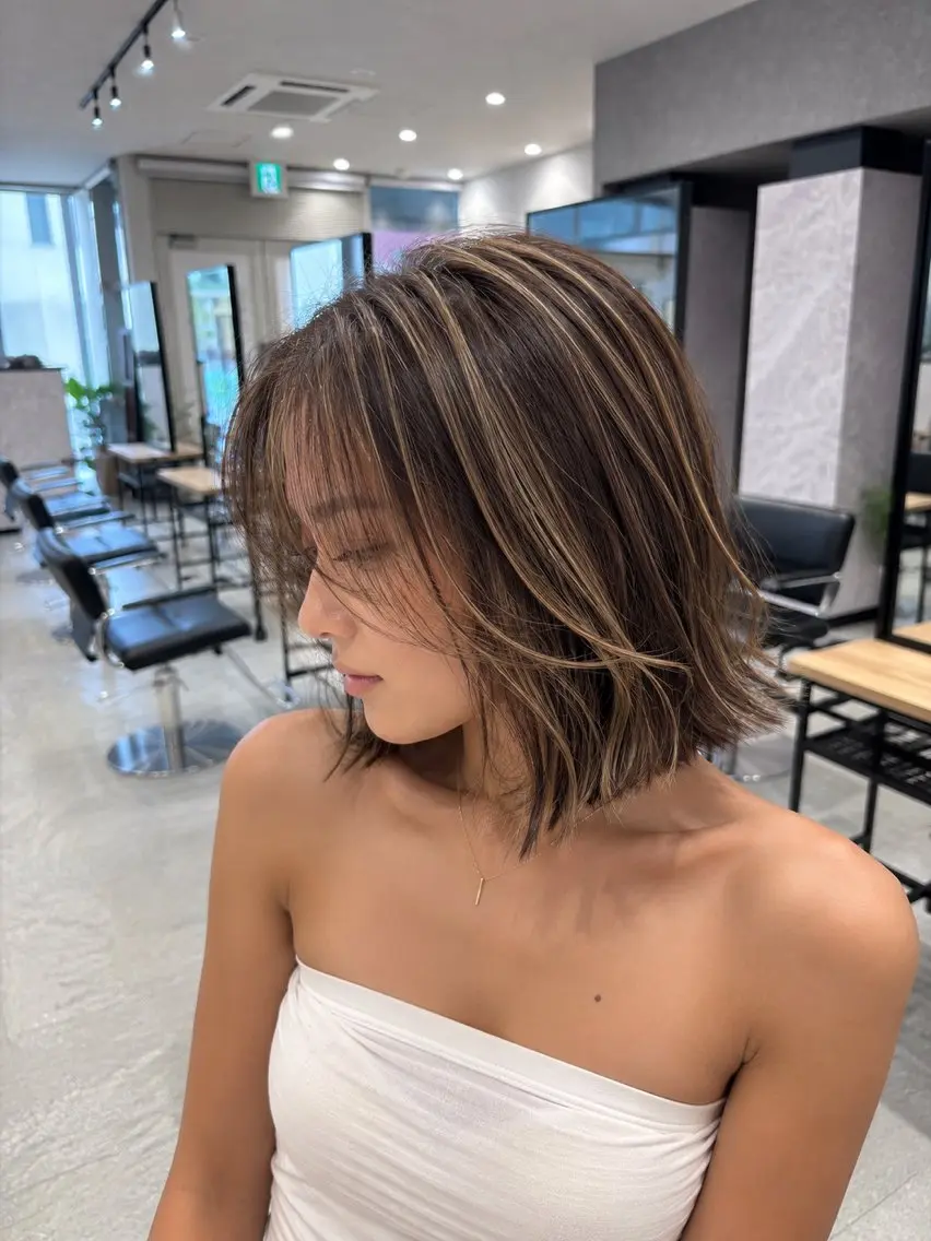 ミディアム 顔まわりレイヤー 外国人風カラー ハイライト レイヤーカット カット ヘアカラー トリートメント 海外風レイヤーカット 👑店長 平松 由のヘアスタイル
