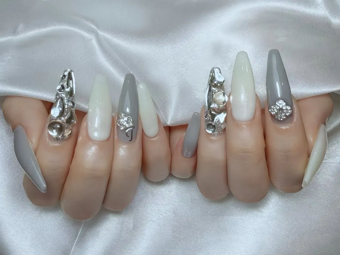 ネイル チークネイル フレンチネイル ガラスフレンチ グラデーション キラキラネイル ハンドネイル Rin Nail 新大久保店のネイルデザイン