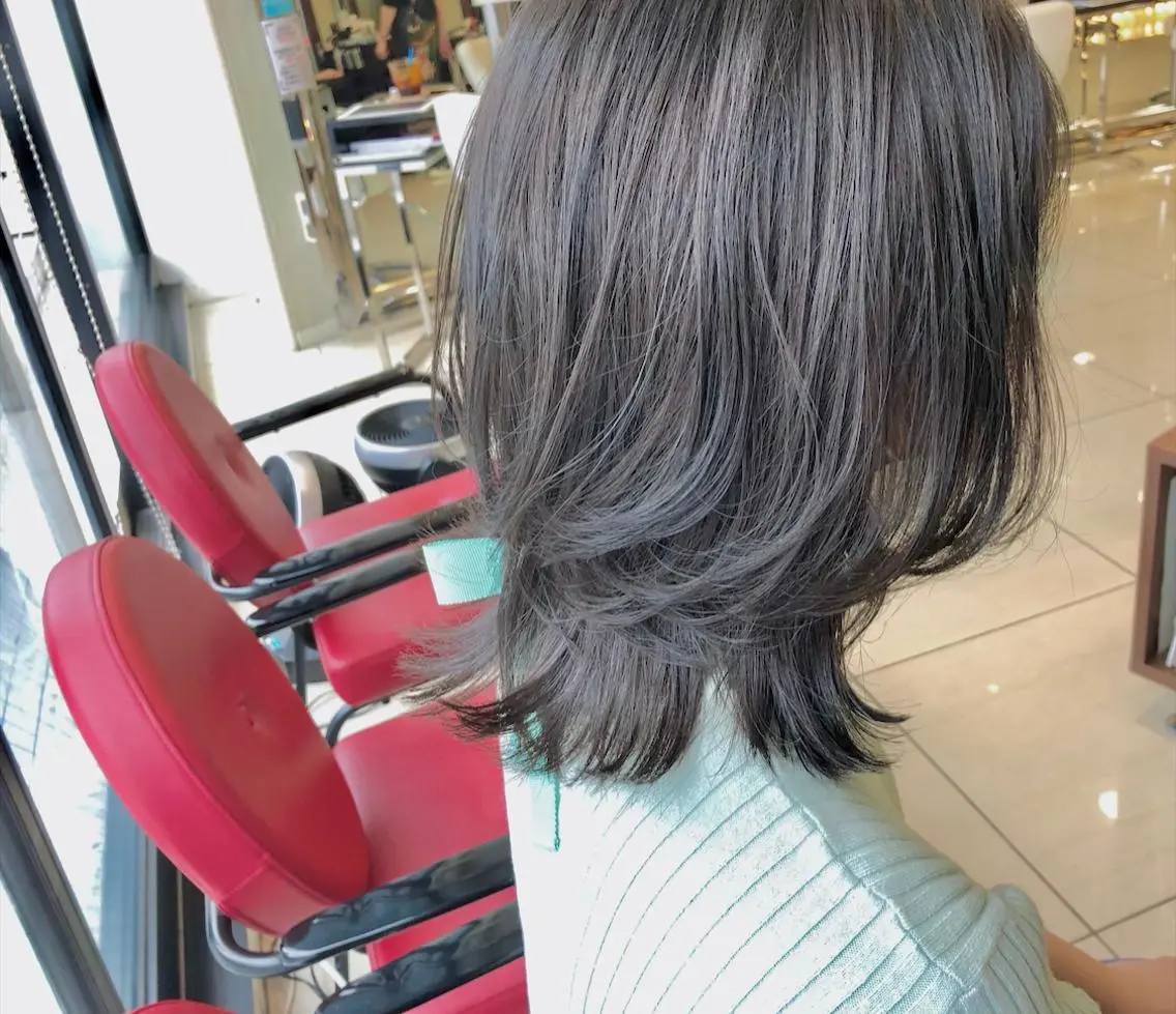 ミディアム カラー アッシュ アッシュグレー ブリーチ ブリーチなしカラー 🌼こやま かおり🌼のヘアスタイル