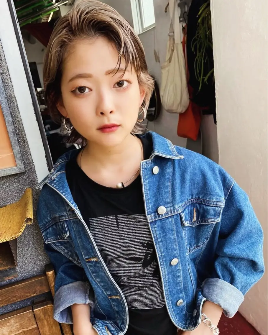 ショート カラー Nene/ハイトーン インナーカラーのヘアスタイル