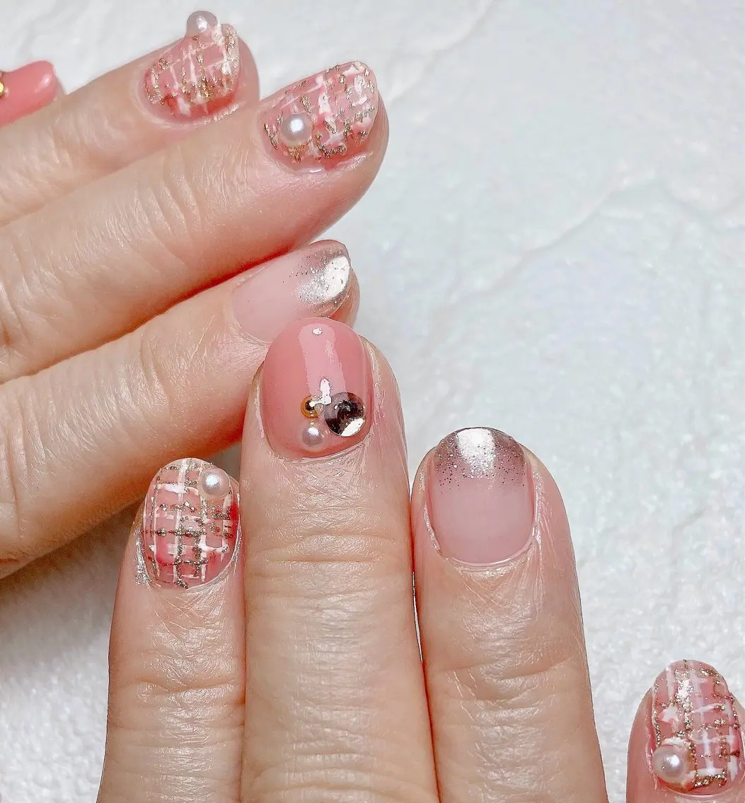 ネイル ミラーネイル 持ち込み ニュアンスネイル ピンク ツイードネイル ハンドネイル Nail Salon K 🧸美爪育成のネイルデザイン