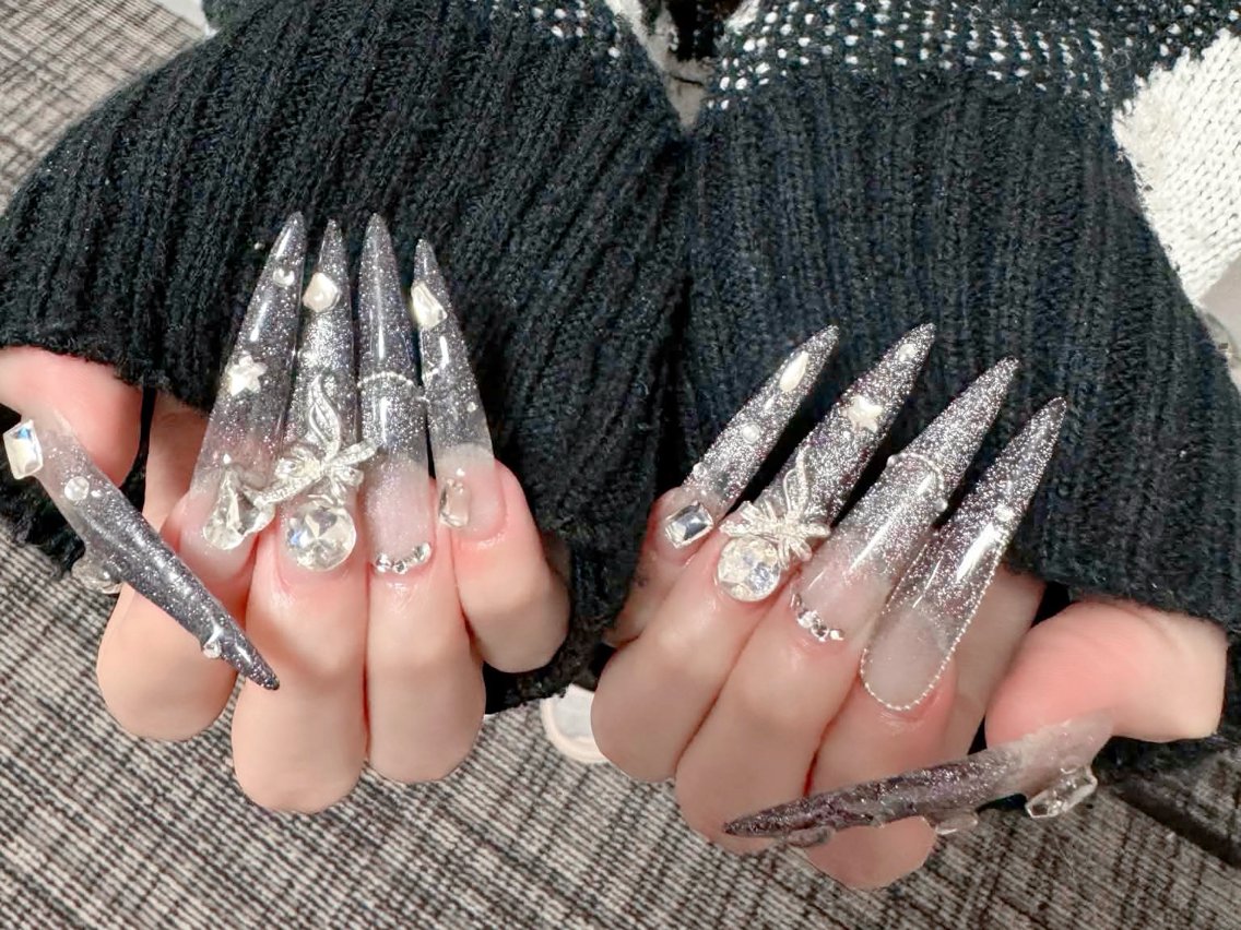 ネイル 韓国ネイル マグネットネイル 持ち込み ニュアンスネイル シンプルネイル ハンドネイル Huyn Nail Shinjyukuのネイルデザイン