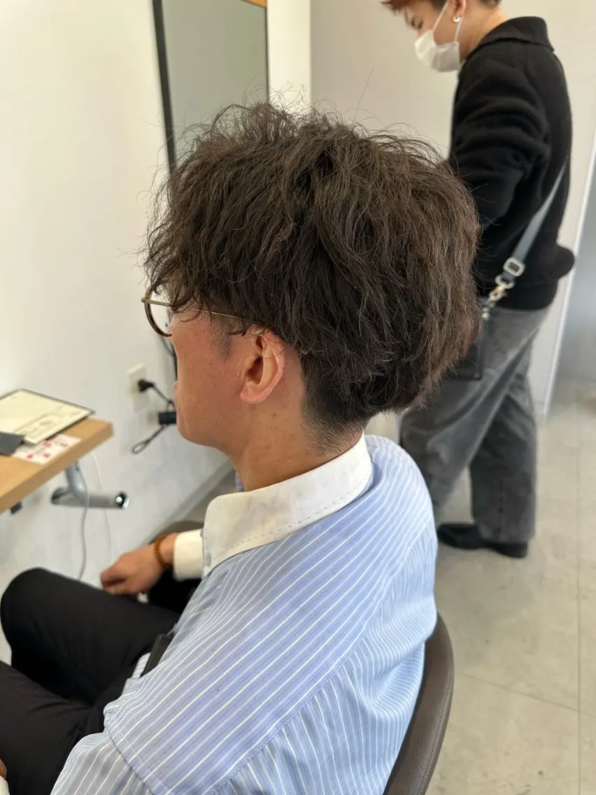 ショート カラー パーマ ヘアアレンジ メンズ キッズ メンズバレイヤージュ メンズハイライト メンズパーマ 波巻きパーマ バレイヤージュ メンズ特化 Chere   金剛のヘアスタイル