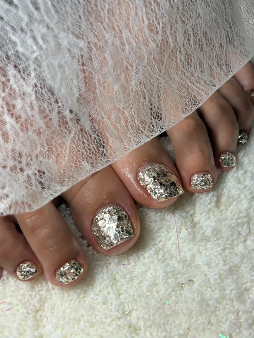 ネイル ラメ(グリッター) ワンカラーネイル フットネイル Rosy Nailのネイルデザイン