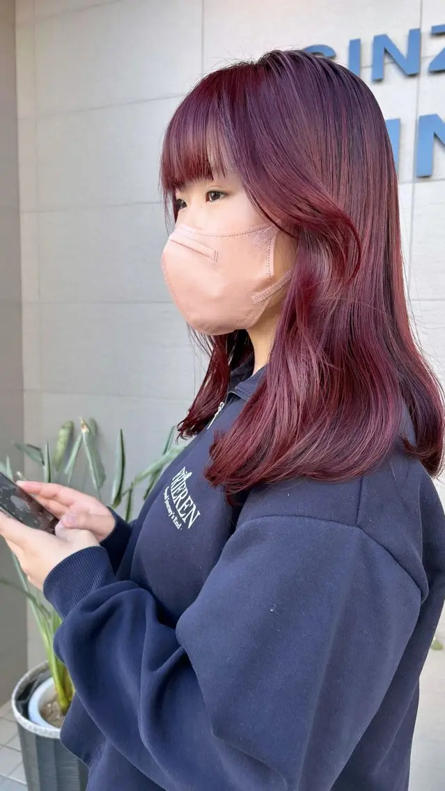 セミロング カラー レッドカラー カット ヘアカラー ご予約はインスタ のみ🌿@n7g10のヘアスタイル
