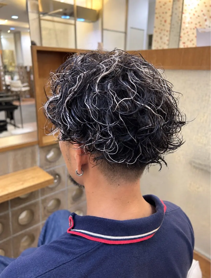 カラー パーマ メンズ カット ヘアカラー パーマ メンズパーマ お悩み解決 TUMのヘアスタイル