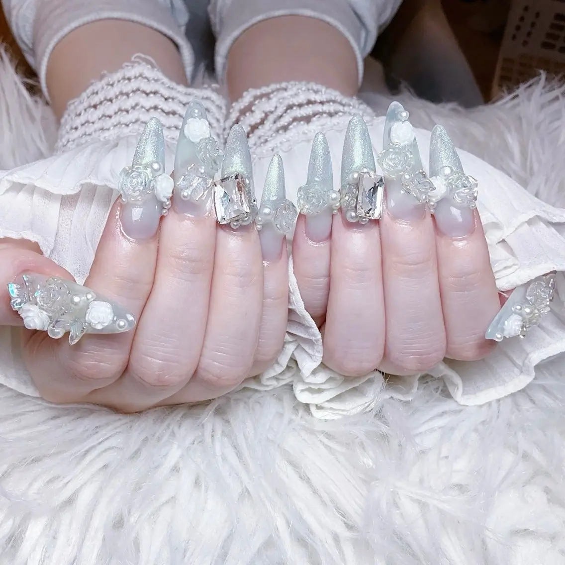 ネイル チークネイル 長さ出し フラワーネイル フレンチネイル ガーリー ハンドネイル NEW NAIL 池袋のネイルデザイン