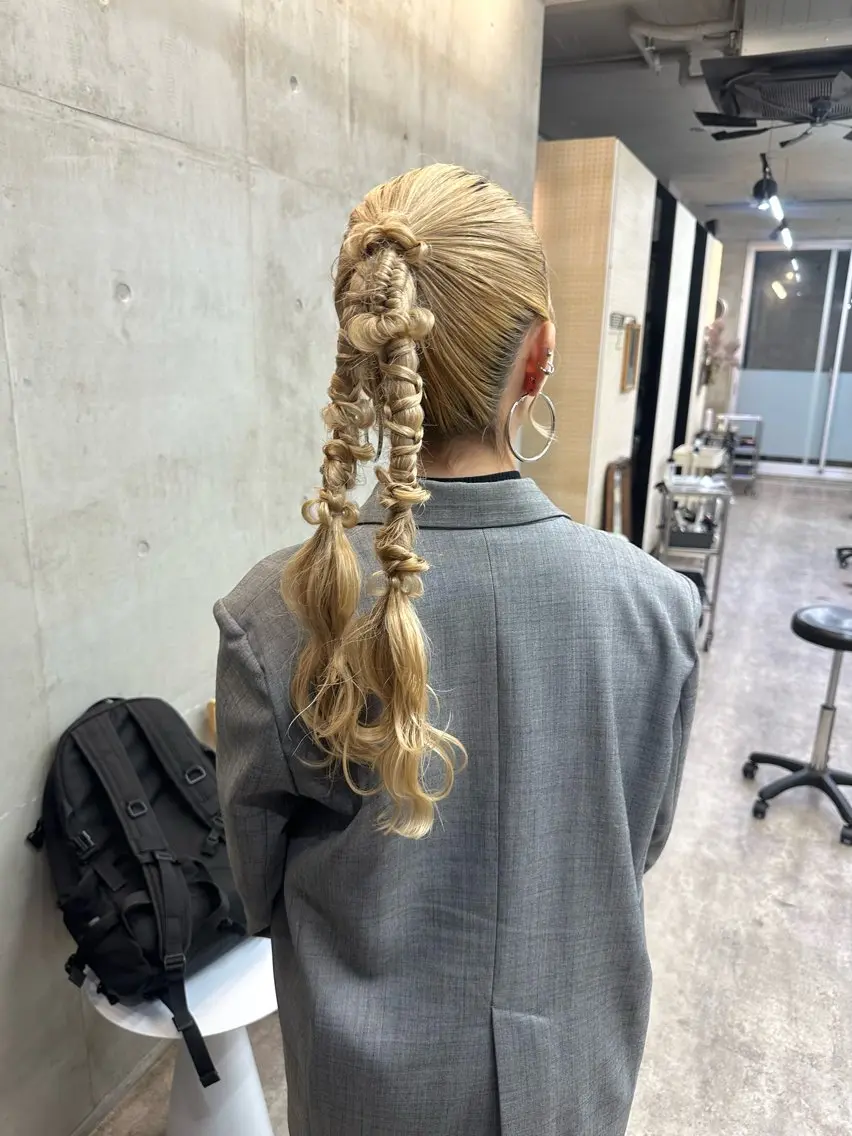 ロング カラー ヘアアレンジ ベージュカラー ブリーチ ブラウンカラー ケアブリーチ グレージュ ヘアセット カットモデル募集中 ／HARUKA🎀のヘアスタイル
