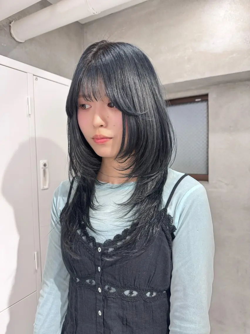 ロング ハッシュカット カット ヘアカラー Manami🖤 レイヤー×ハイトーンのヘアスタイル