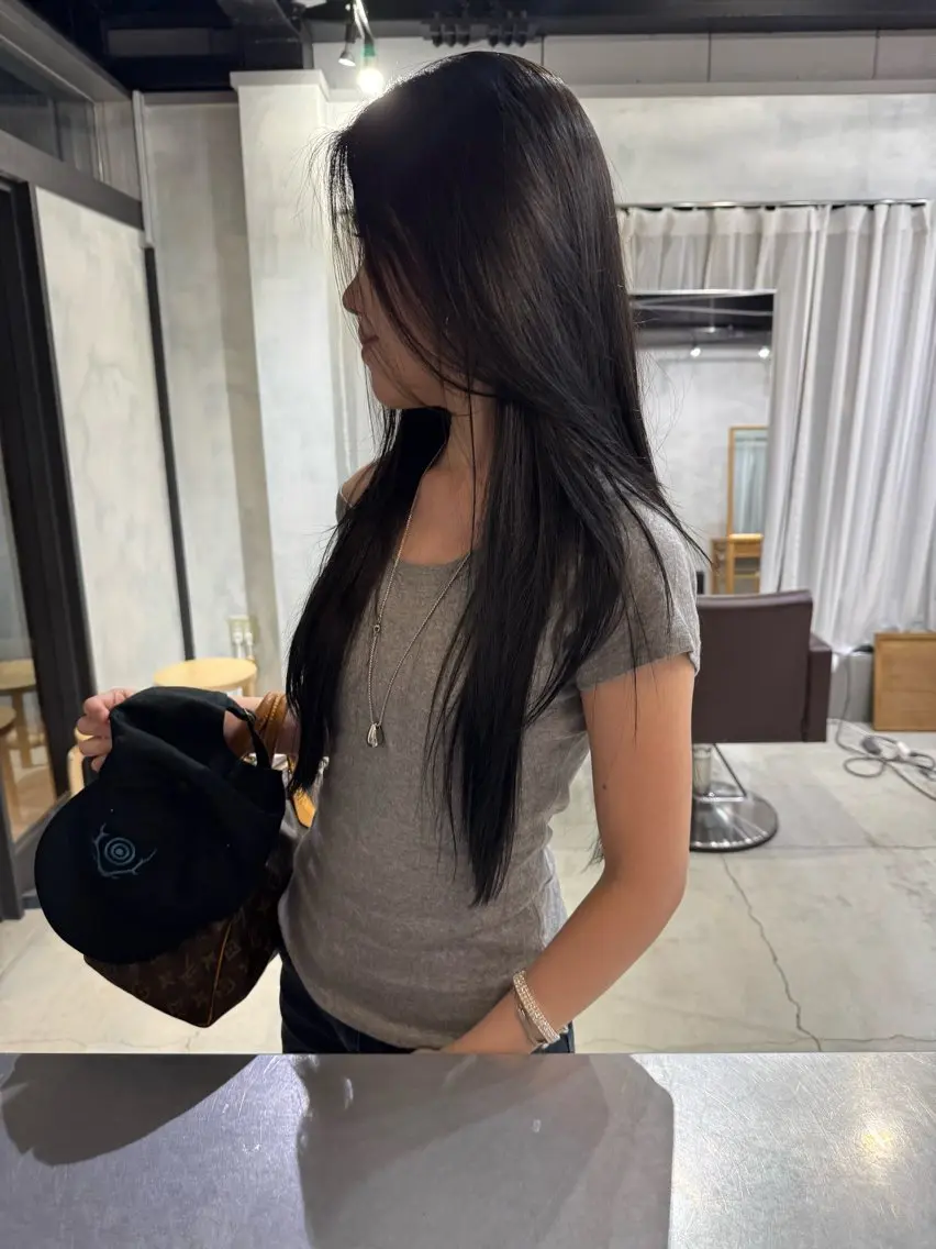ロング 顔周りカット レイヤーカット 縮毛矯正 薮 夏帆のヘアスタイル
