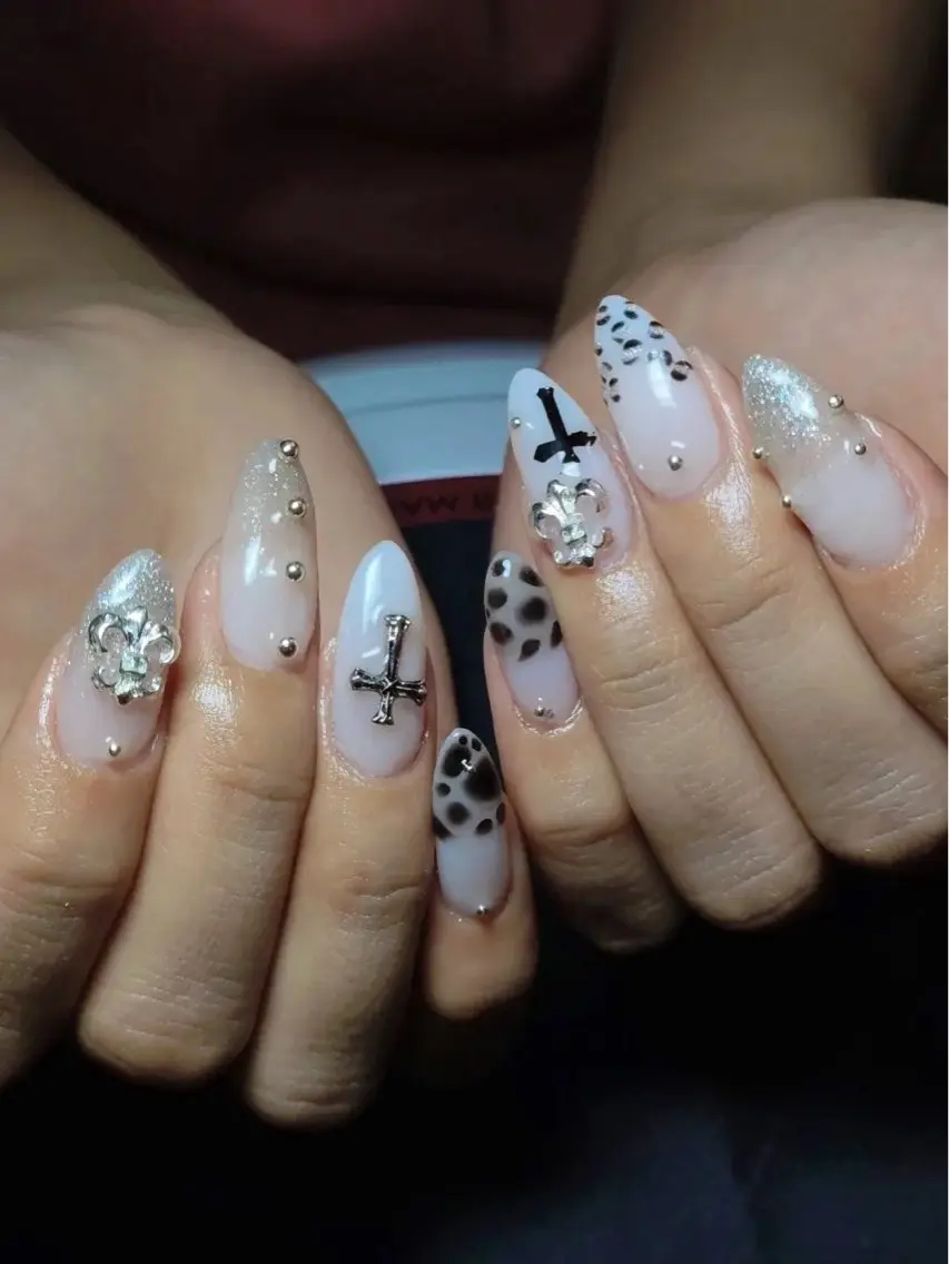 ネイル チークネイル フレンチネイル グラデーション キラキラネイル 韓国ネイル Minette nailHuongのネイルデザイン
