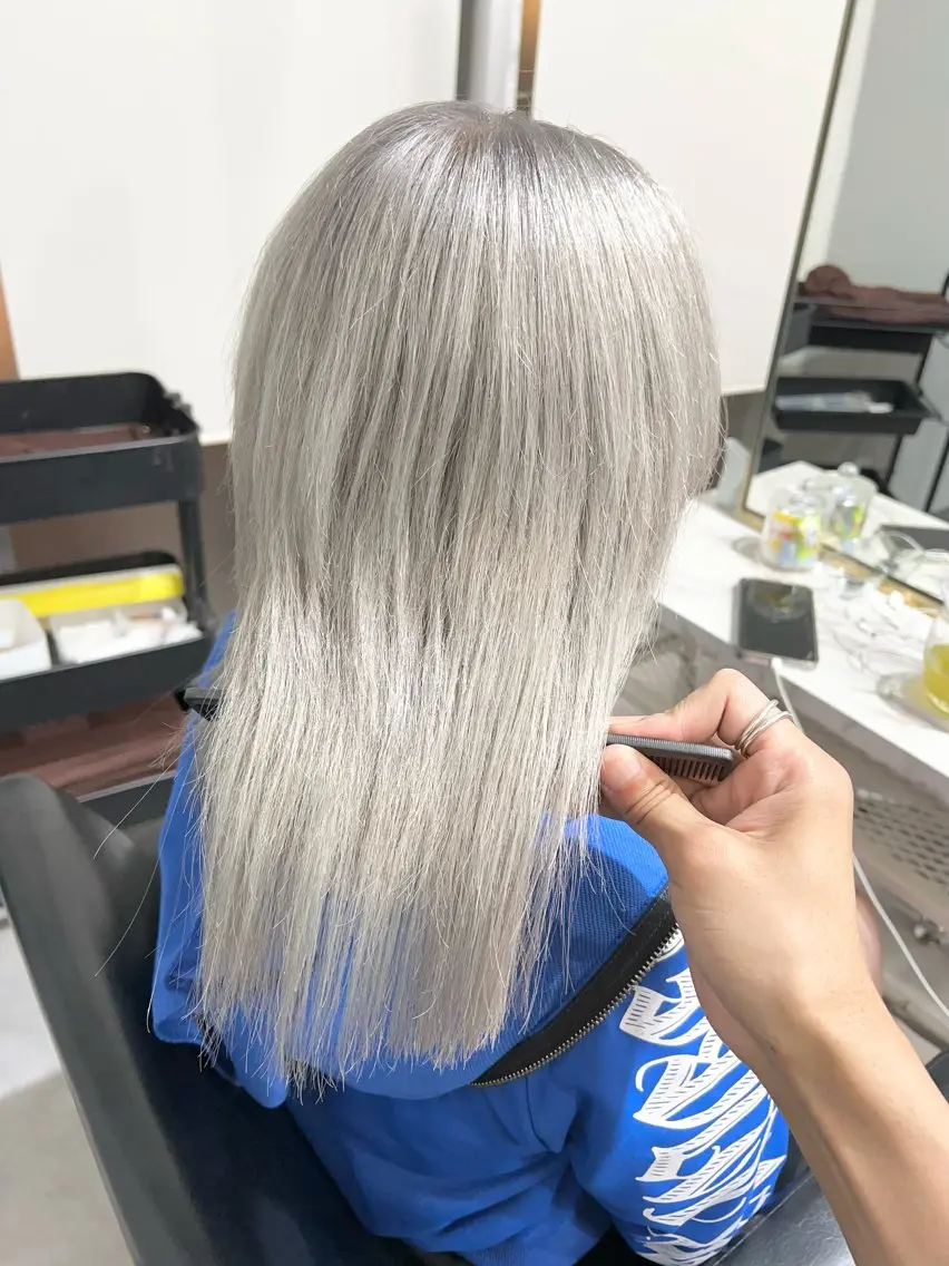 セミロング カラー カット ヘアカラー トリートメント ヘアセット 🫧艶ダブルカラー ブリーチ🫧トモヤのヘアスタイル