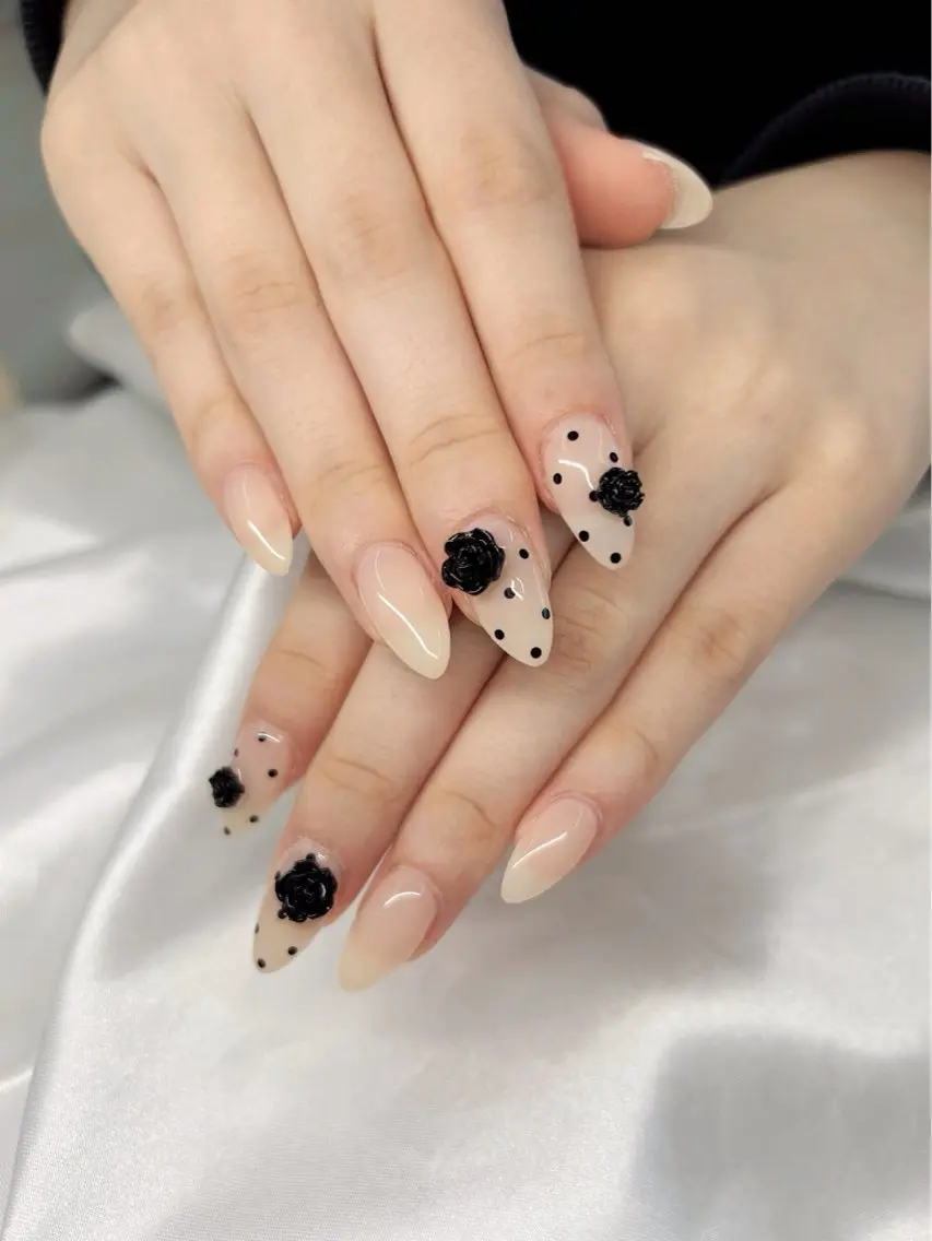 【𝙃𝙖𝙣𝙙】🍒平日限定🍒持ち込みdesign4本アート(オフなし)の写真