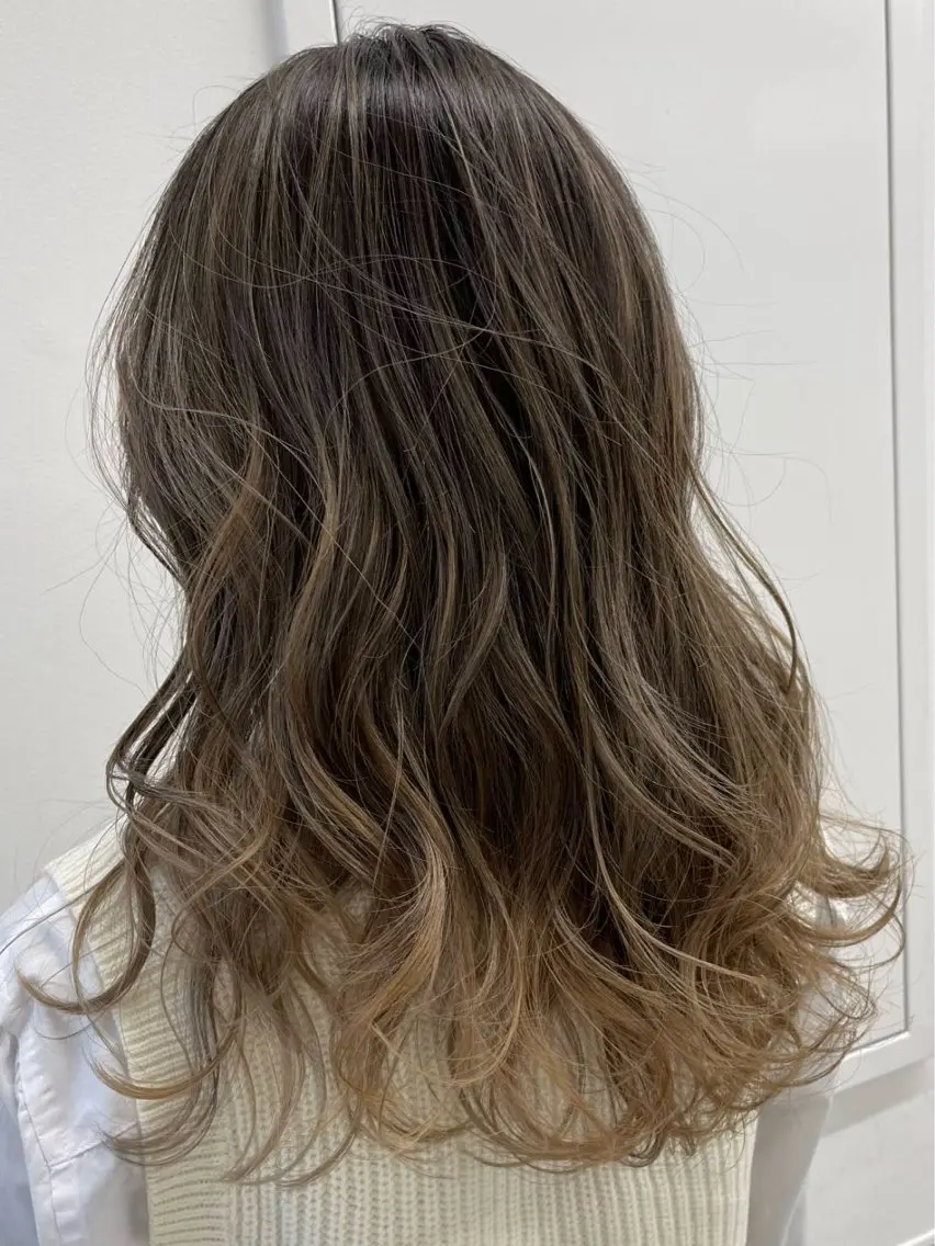 ミディアム カット ヘアカラー トリートメント Cielo by Siestaのヘアスタイル