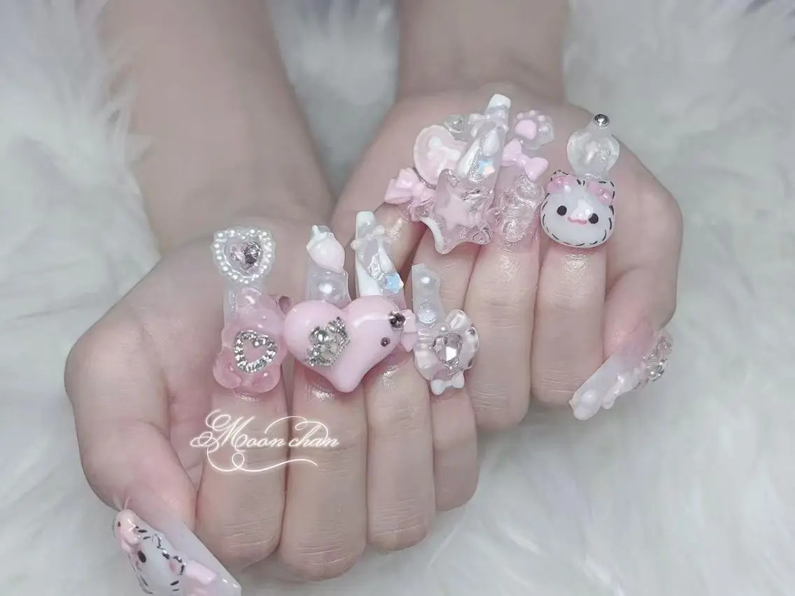 ネイル 長さ出し キラキラネイル 韓国ネイル ロングネイル マグネットネイル ハンドネイル ハンドケア MochiMochi 🎀新宿/長さ出しのネイルデザイン