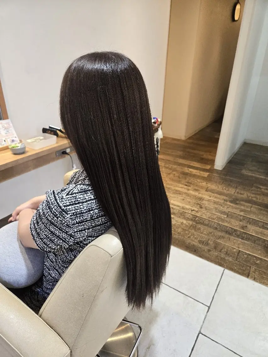 ロング チョコレートブラウン preak TOMOのヘアスタイル
