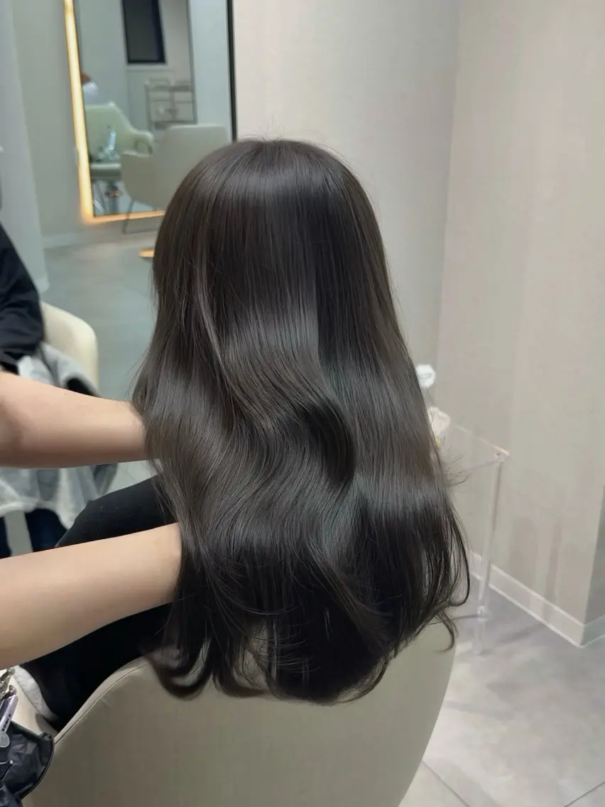 セミロング ヘアカラー トリートメント 韓国ヘア/ うる艶髪 🪽🫧Neneのヘアスタイル