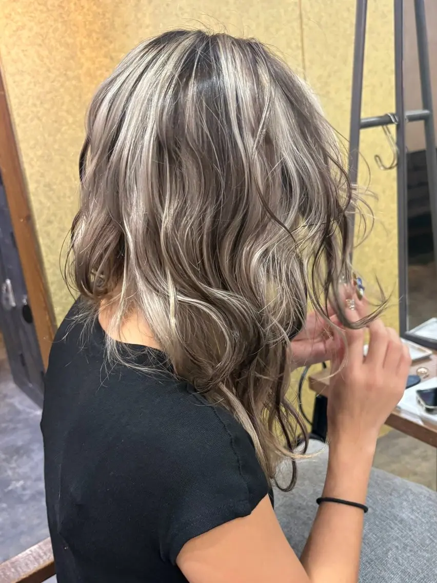 セミロング ヘアカラー 褒められる ハイトーン⭐️カノンのヘアスタイル
