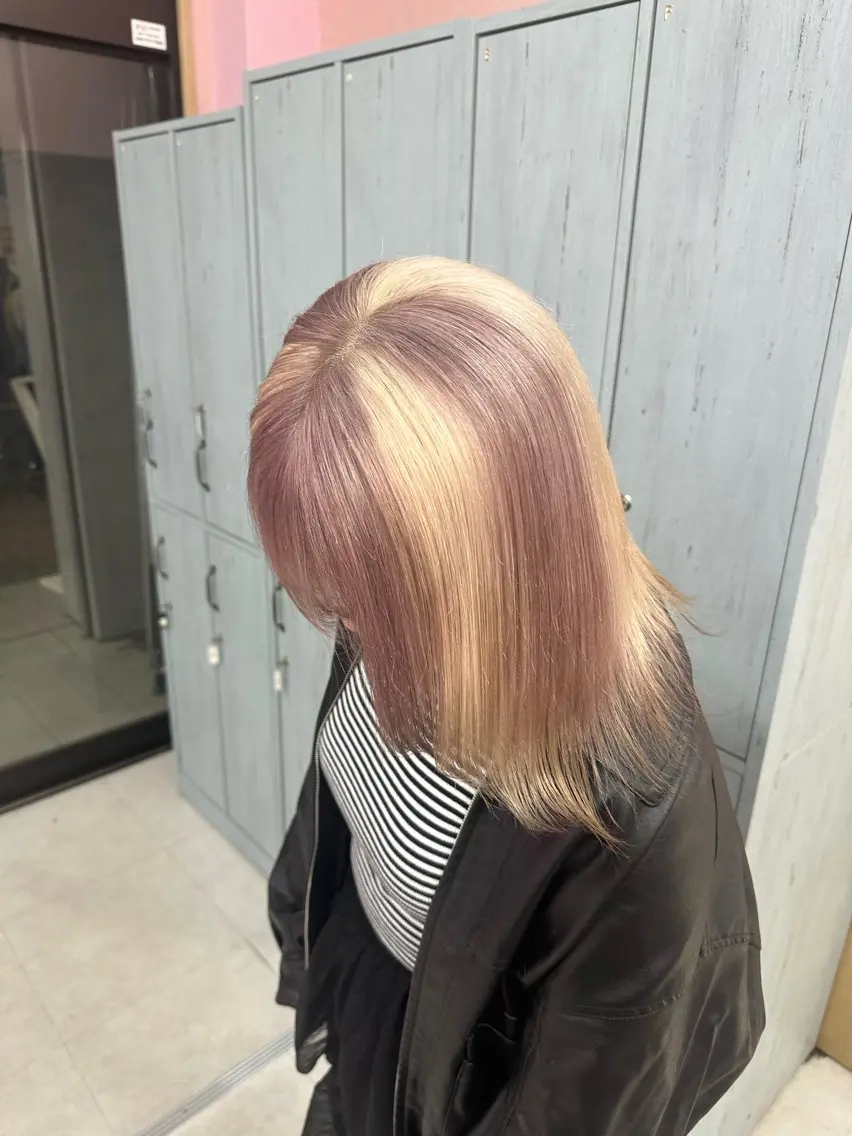 セミロング カラー ブリーチ特化🌈 MANATOのヘアスタイル