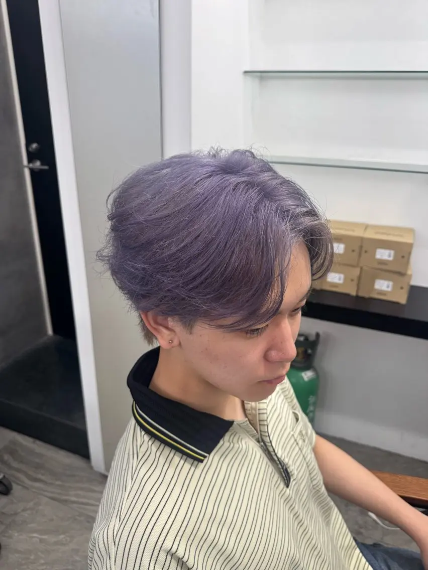 カラー メンズ メンズブリーチ ブリーチ ラベンダーカラー メンズヘア カット、パーマ特化のヘアスタイル